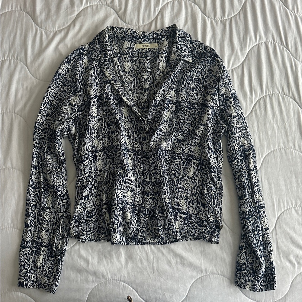 Zhoue Navy and White Patterned Button-Down Shirt - image 1